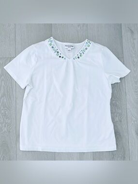 Broderie Embellished White Tee with Blue-Green Gems. Women Petite S